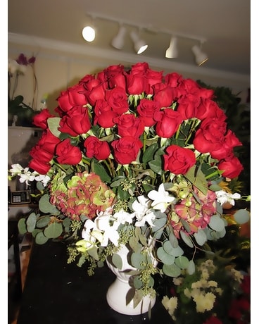 Lavish Red Flower Arrangement