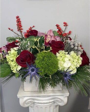 Holiday Spirit Flower Arrangement