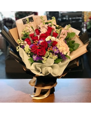 1 Dozen Red Roses (Deluxe) Bouquet