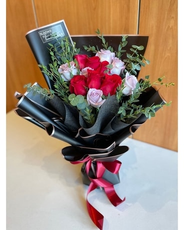 1 Dozen Mixed Roses (Modern) Bouquet