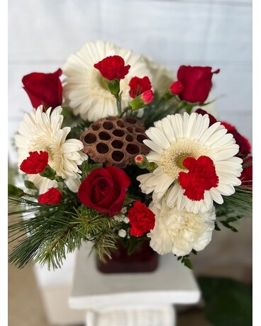 Snowflake Serenade Flower Arrangement