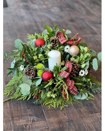 Table Wreath w/ Pillar Candle Flower Arrangement