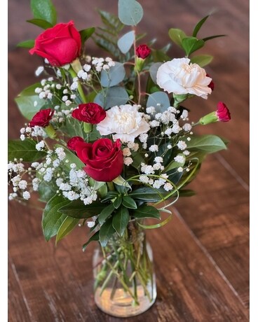 Red Roses W/ Babies Breath Flower Arrangement