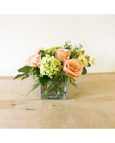 Peachy spring Flower Arrangement