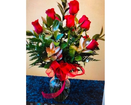 12 RED ROSES MODERN Flower Arrangement