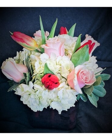 Two Lips For You Flower Arrangement