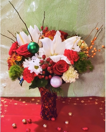 Designer Choice - Happy Holiday Arrangment Flower Arrangement