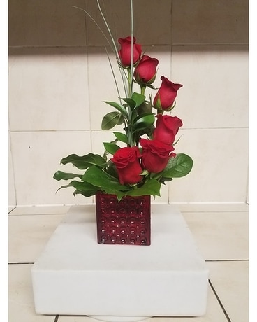 6 Red Rose Spiral Flower Arrangement