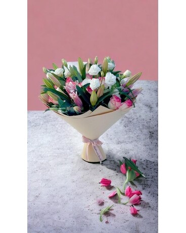 LILY & LIA LOVE Flower Arrangement
