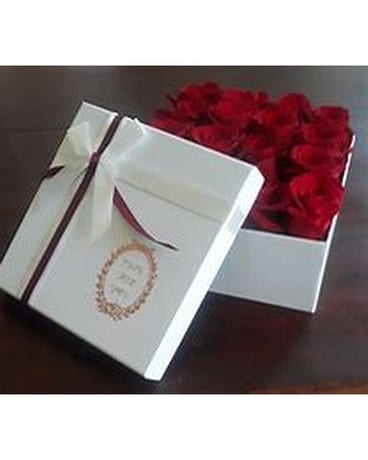 LILY'S SPECIAL RED ROSES Flower Arrangement