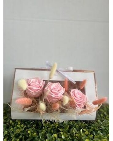 FOREVER FASHION Flower Arrangement
