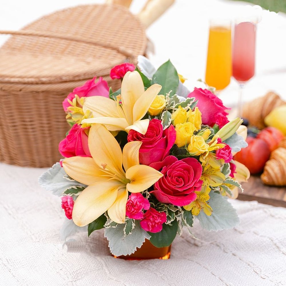 Edelweiss' Spread Sunshine Bouquet in Santa Monica CA