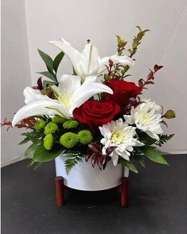 Mid Modern bouquet Flower Arrangement