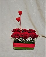 Deluxe-9 Roses size,  inches height and  inches wide.