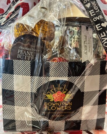 Valentine's Day Candle Gift Set Flower Arrangement