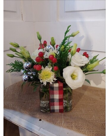 A Berry Nice Gift Flower Arrangement