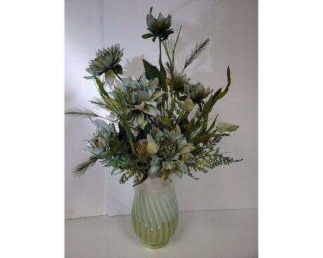 Ceramic Rippled Vase Flower Arrangement
