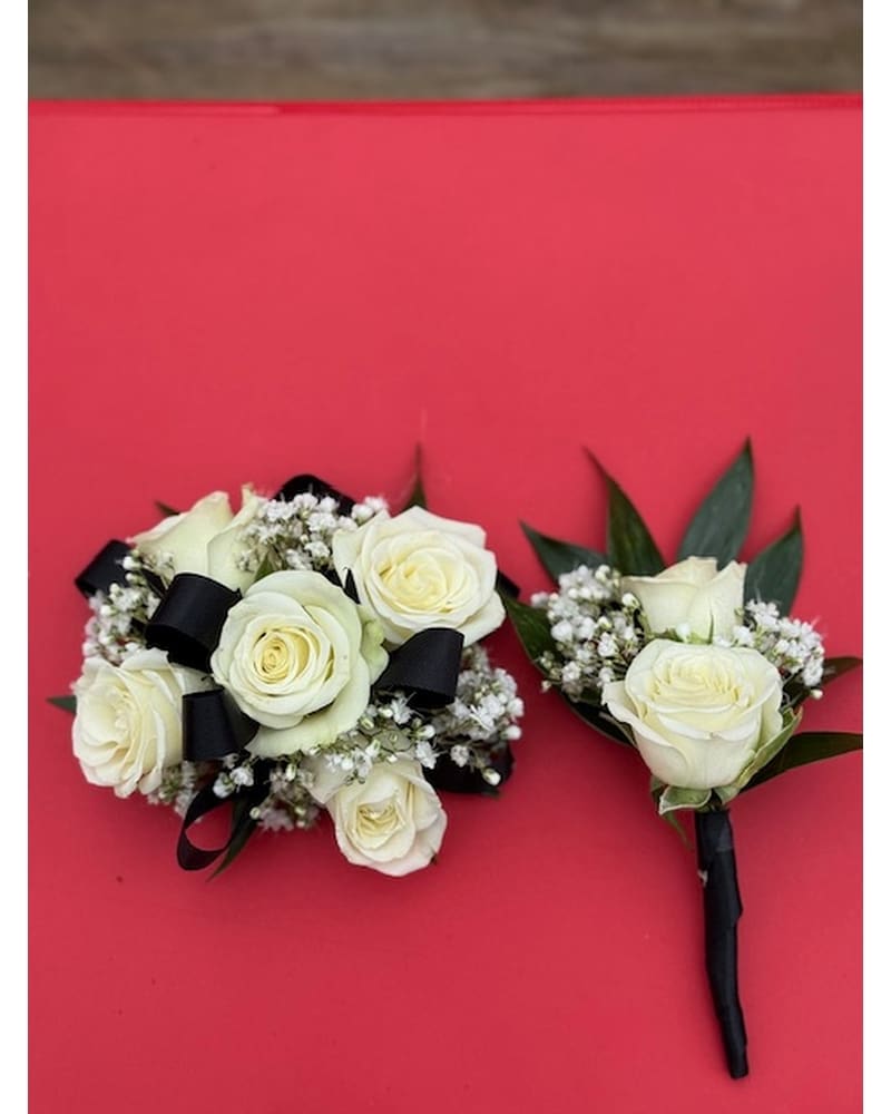 フラワー・ガーデニング corsage no.770 White Carnation Corsage in Brooklyn NY - Marine Florists
