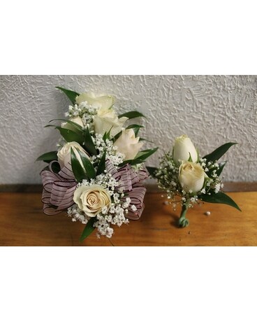 Prom Special Spray Roses