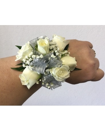 Round Wristlet with Spray Roses Corsage