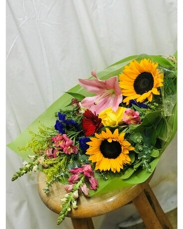 GRADUATION BOUQUET 5 Flower Arrangement
