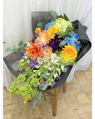 GRADUATION BOUQUET 9 Flower Arrangement