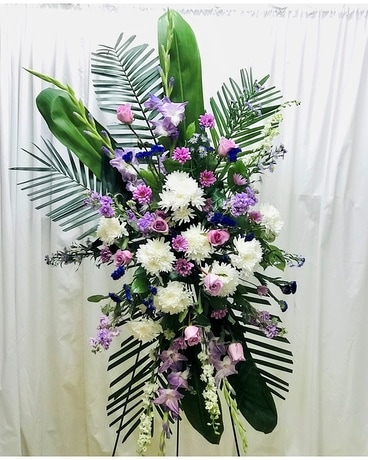White and Lavender Spray Flower Arrangement