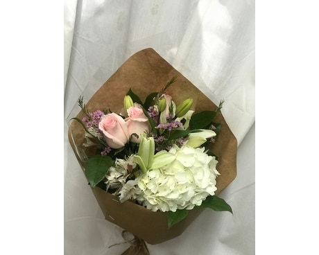 GRADUATION BOUQUET 4 Flower Arrangement