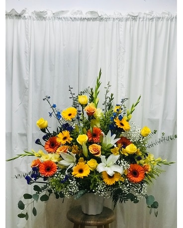 Traditional Sympathy Basket - (For Man) Flower Arrangement