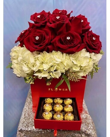LOVE BOX ROSES & CHOCOLATES Flower Arrangement