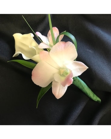 Blush Boutonniere Boutonniere