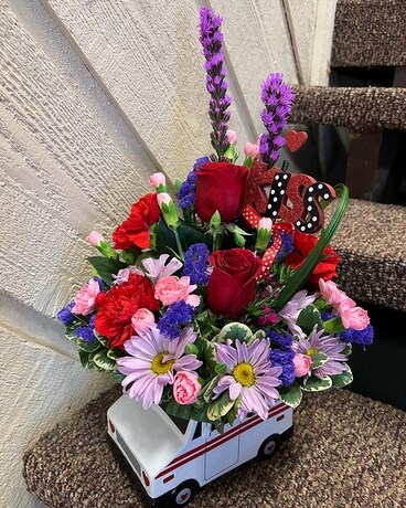 LOVER’S EXPRESS Flower Arrangement