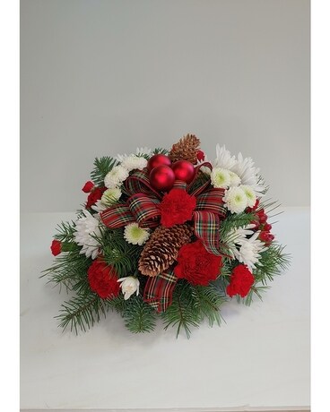 Round Holiday Centerpiece Centerpiece