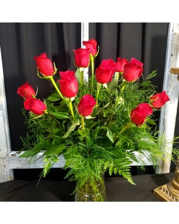 West View's Cupids Dozen Flower Arrangement