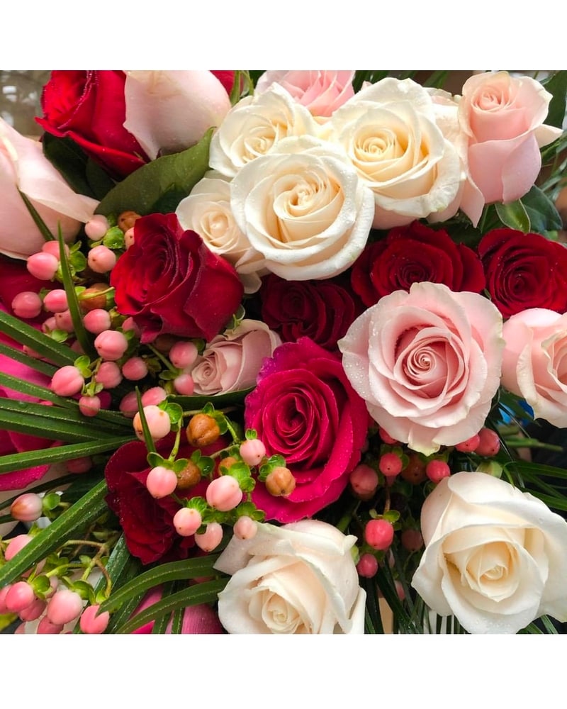 Mixed roses cut bouquet in Georgetown ON - Vanderburgh Mixed roses cut bouquet in Georgetown ON - Vanderburgh