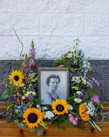 Rocky Mountain Tribute Picture Ring Flower Arrangement