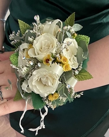 Custom Rose Wristlet Boutonniere