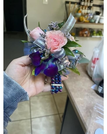 Custom Rose Wrislet Flower Arrangement