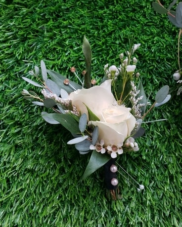 Custom Rose Boutonniere Flower Arrangement