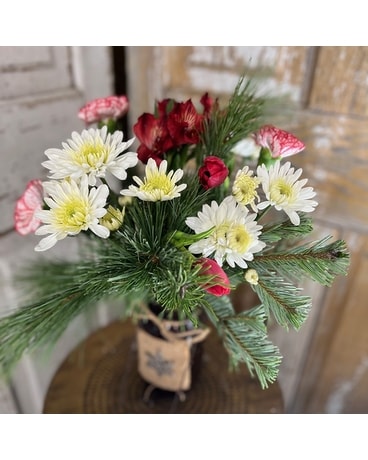 Pearson's Old Fashioned Christmas Flower Arrangement