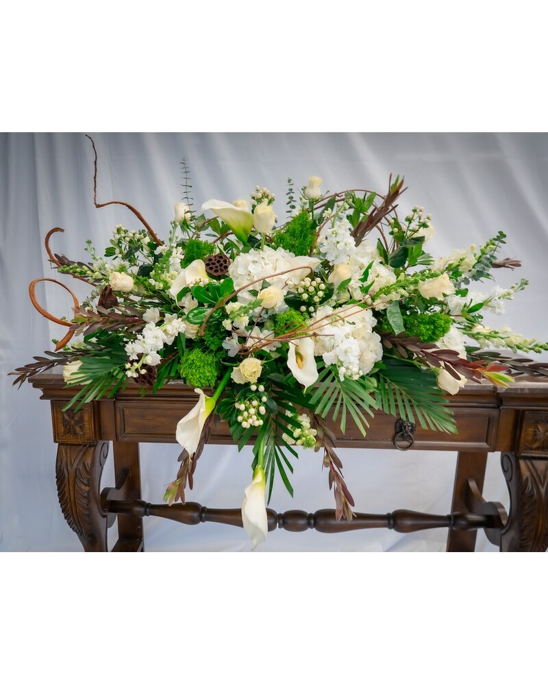 花冠 Pure Promises Casket Spray in Huntsville AL - Albert's Flowers