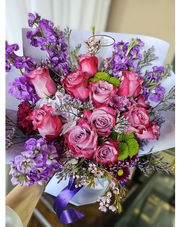 Presentation Bouquet - 12 Roses w/ Comp - No Vase in Naperville IL ...