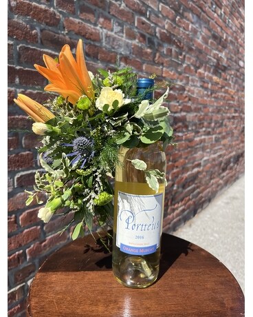 Pretty with Portteus Flower Arrangement