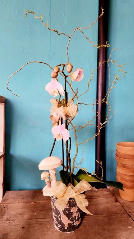 Uniquely Chic Floral & Home