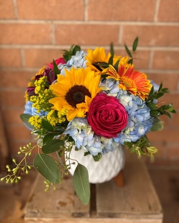 Summer Breeze Flower Arrangement