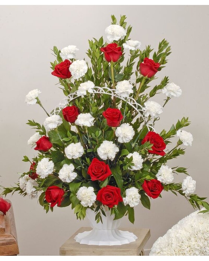 Red rose and White carnation Basket in Myrtle Beach SC - La