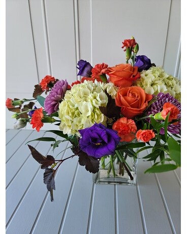 Loyal Leo (July 23 - Aug 22) Flower Arrangement