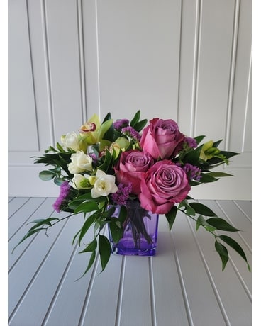 Sparkling Gemini (May 21 - June 20) Flower Arrangement