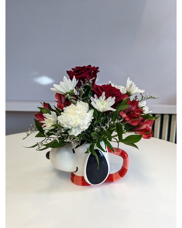 Snoopy's Crisp Morning Flower Arrangement