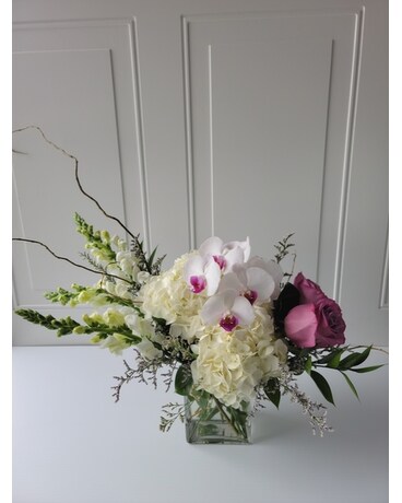 Mystical Aquarius  (Jan 20-Feb 18) Flower Arrangement